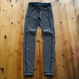 Lululemon Black + White leggings size 4